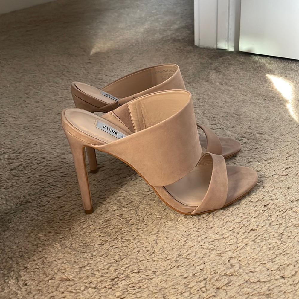 Steve Madden Taupe Heel